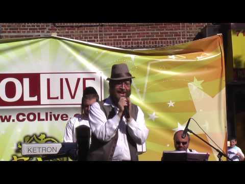Yoely Lebovits Pester Rebbe preforming at the COLlive Bash