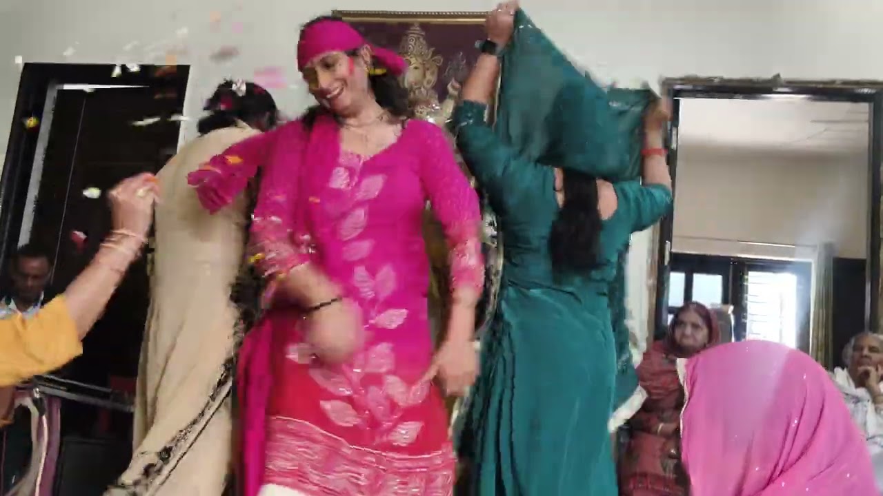 होली के भजन पर तोड़ कर दिया सारी बहनों ने 🙏🌄🌄। और कुछ बोलती है देखो क्या हो रहा है 