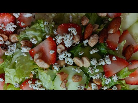 HOW TO MAKE DELICIOUS STRAWBERRY SALAD 🥗 W/LETTUCE ||KIWI/NUTS/FETA CHEESE 🧀