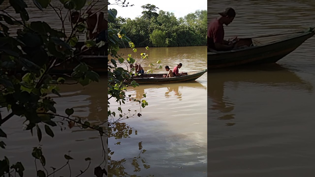 Naik perahu etek2 di sungai dipasena