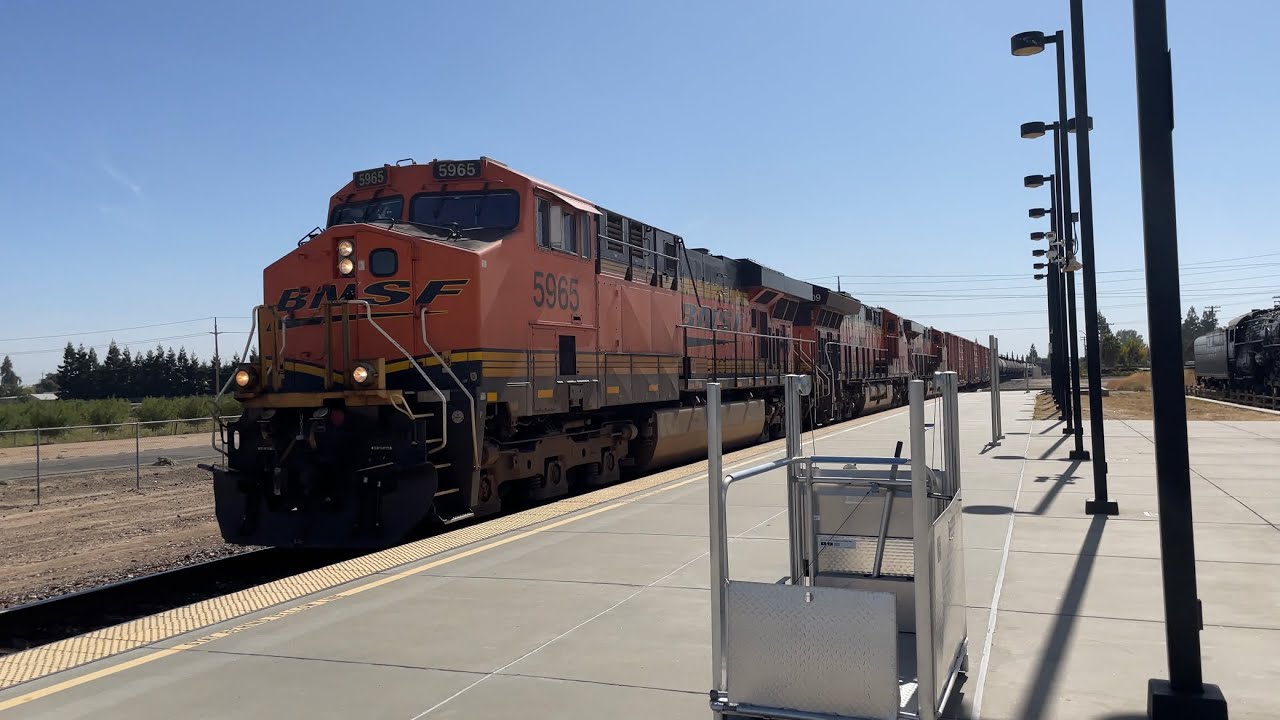 an-incoming-bnsf-mixed-freight-train-passing-by-modesto-station-youtube