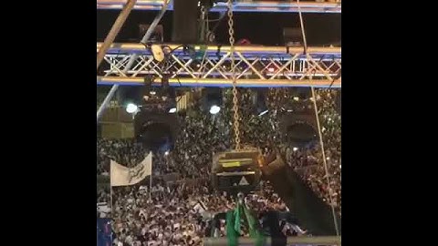Thumbnail of Yaakov Shwekey performed at the Kosel for thousands of people in honor of the 50th Yom Yerushalayim