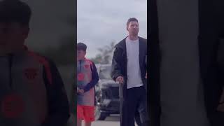 Beruntung Banget Bocah Itu Di Gandeng Messi