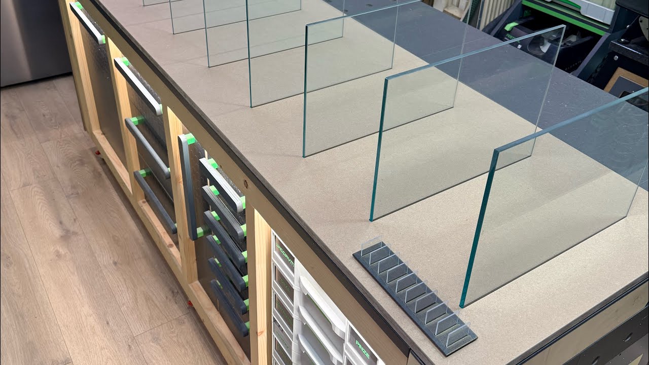 Scarpiera a giorno illuminata (prima parte)