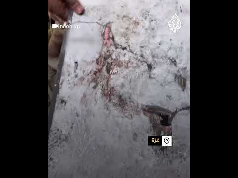 انتشال طفلة على قيد الحياة من تحت الأنقاض في غزة