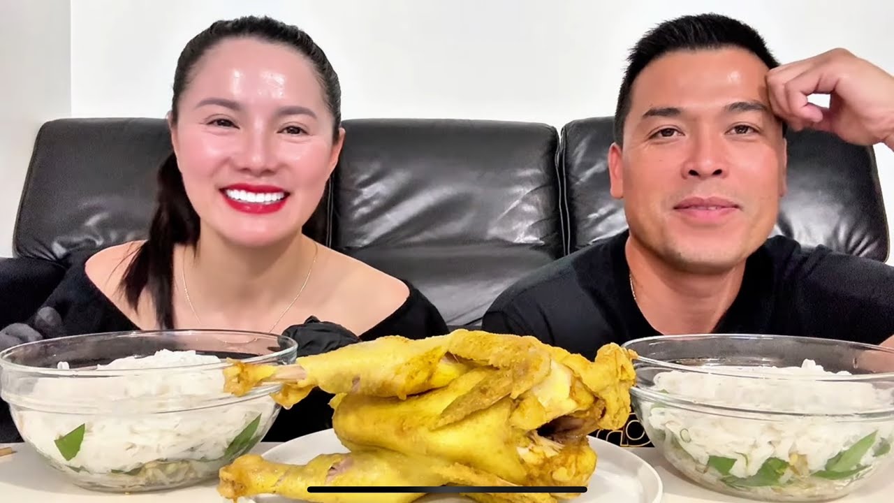 Phở Gà Khô ăn mừng ngày Lễ Quốc Khánh 2/9 và ngày Lễ Lao Động ở Canada 2 bánh xin mời cả nhà ạ