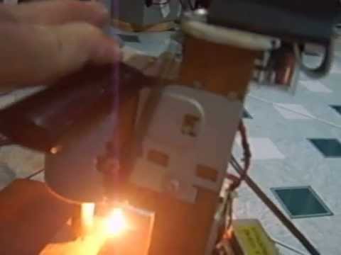 Video By Lâm-đt. Chế máy khoan bàn mini khoan PCB, từ giát... - youtube