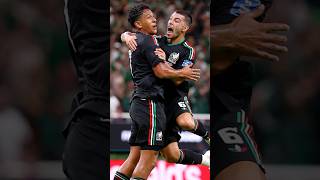 La primera de México ya duerme en Bellas Artes #futbol #mexico #mundial
