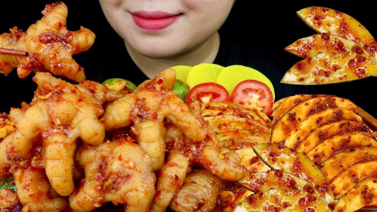 ASMR SPICY CHICKEN FEET AND SOUR MANGO WITH SPICY SAUCE | ĂN CHÂN GÀ VÀ XOÀI CHUA | CRUNCHY SOUNDS