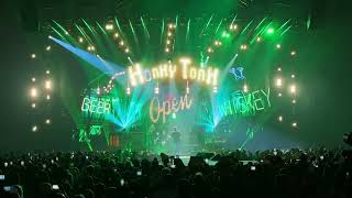 Blake Shelton Sings Comeback As A Country Boy - Honky Tonk Tour