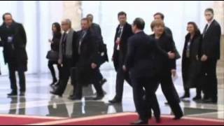 Hollande ridicule et Merkel a Minsk