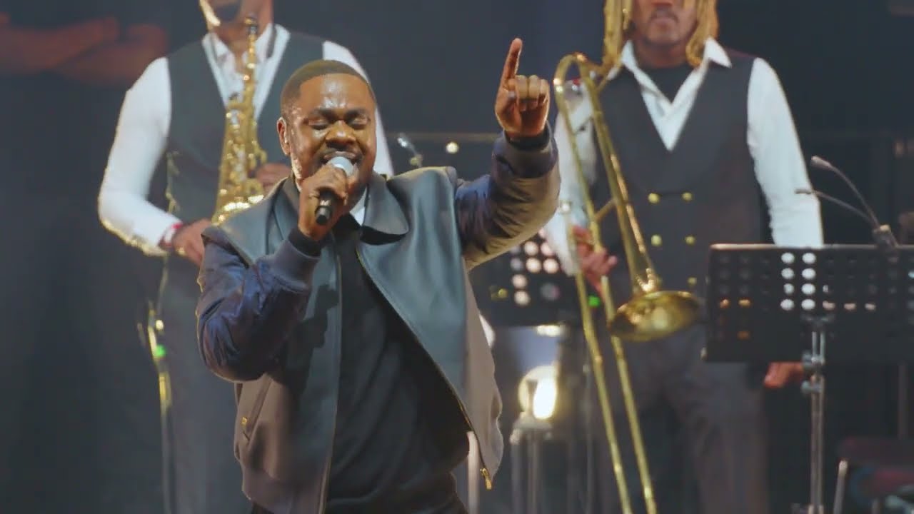 Mike Kalambay - Ngolu (Live Zénith de Paris)