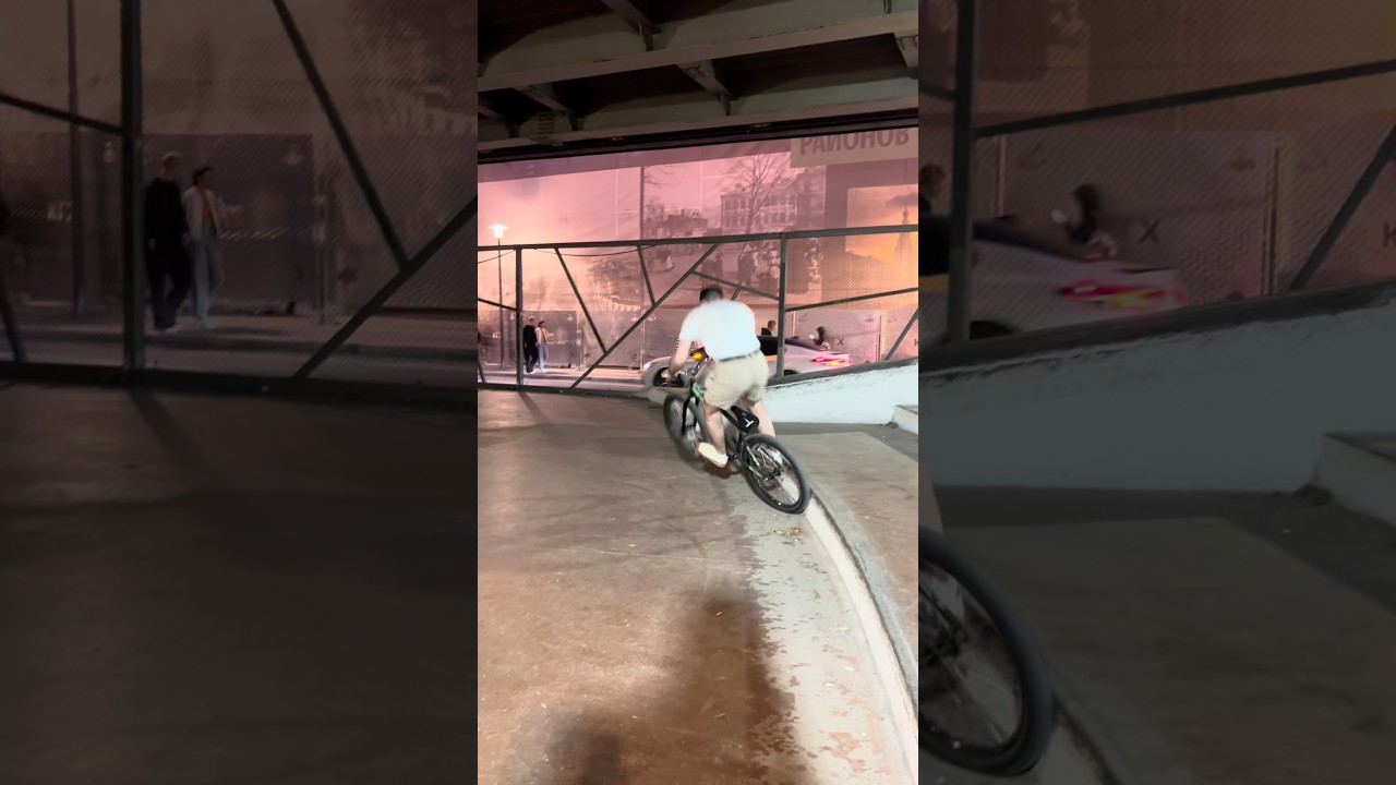 Tonton Pause for a moment…MTB 🚀 #mtb #mtbstreet #bmx #bike #cycling #mountainbike #ride #bikelife #skate di YouTube Tonton Pause for a moment…MTB 🚀 #mtb #mtbstreet #bmx #bike #cycling #mountainbike #ride #bikelife #skate di YouTube