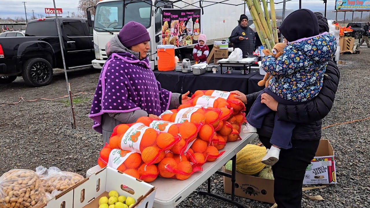 Salemos a caminar un poco al remate y les mostramos si todavía hay vendedores 