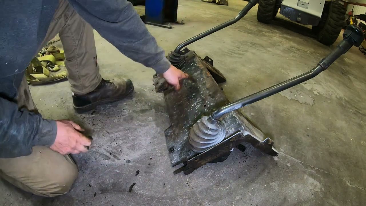 Маленькая история | Исправление проблемы с рулевым управлением с бортовым поворотом на Bobcat 753