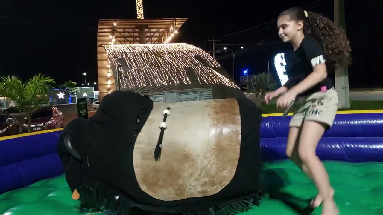 Júlia montaria em touro 