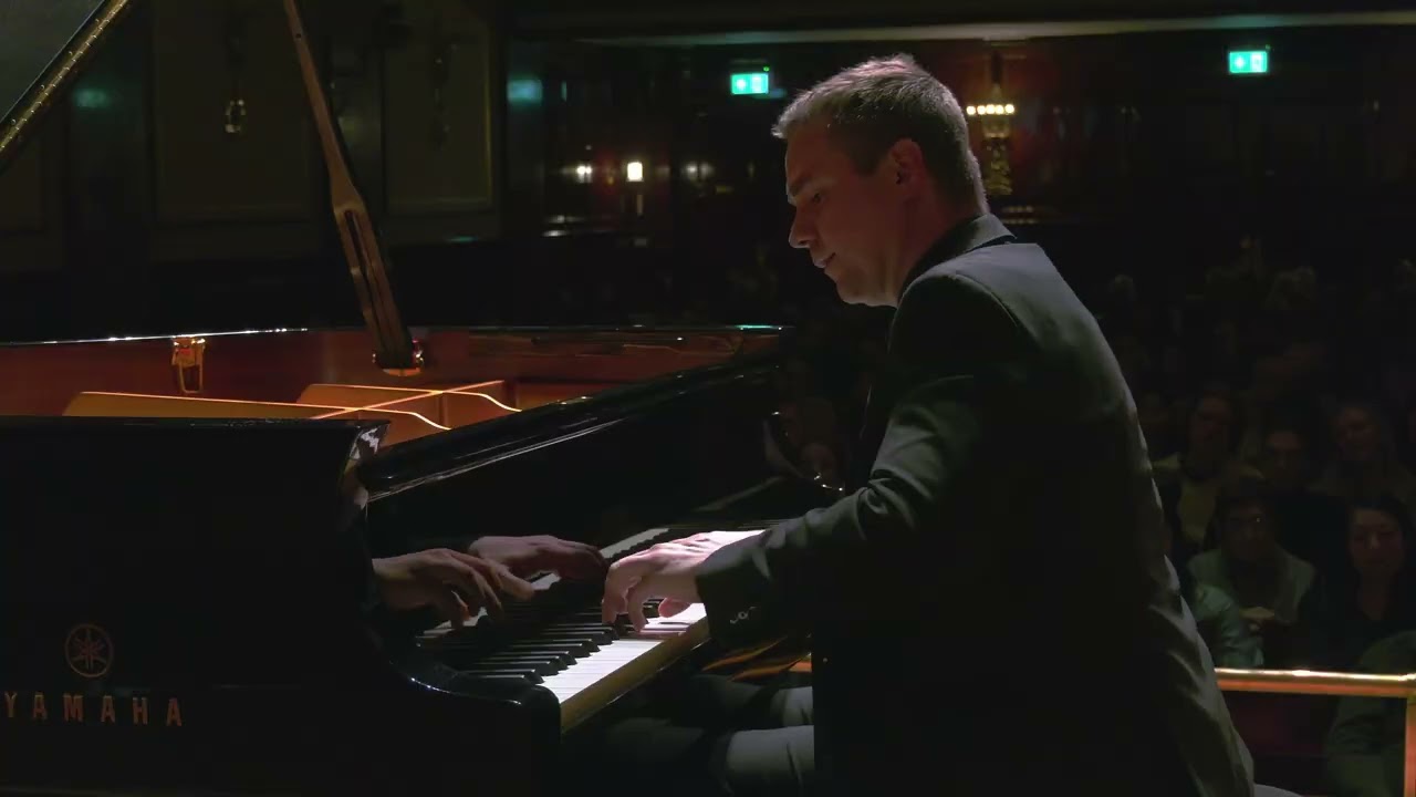 Chopin: Piano Sonata no. 3 in  b minor op.58 - Daniel Lebhardt (Wigmore Hall)