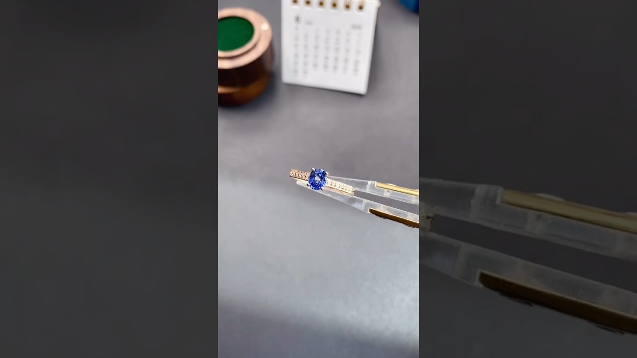 Elegance in every sparkle, where royal blue meets timeless design. 💍💙 