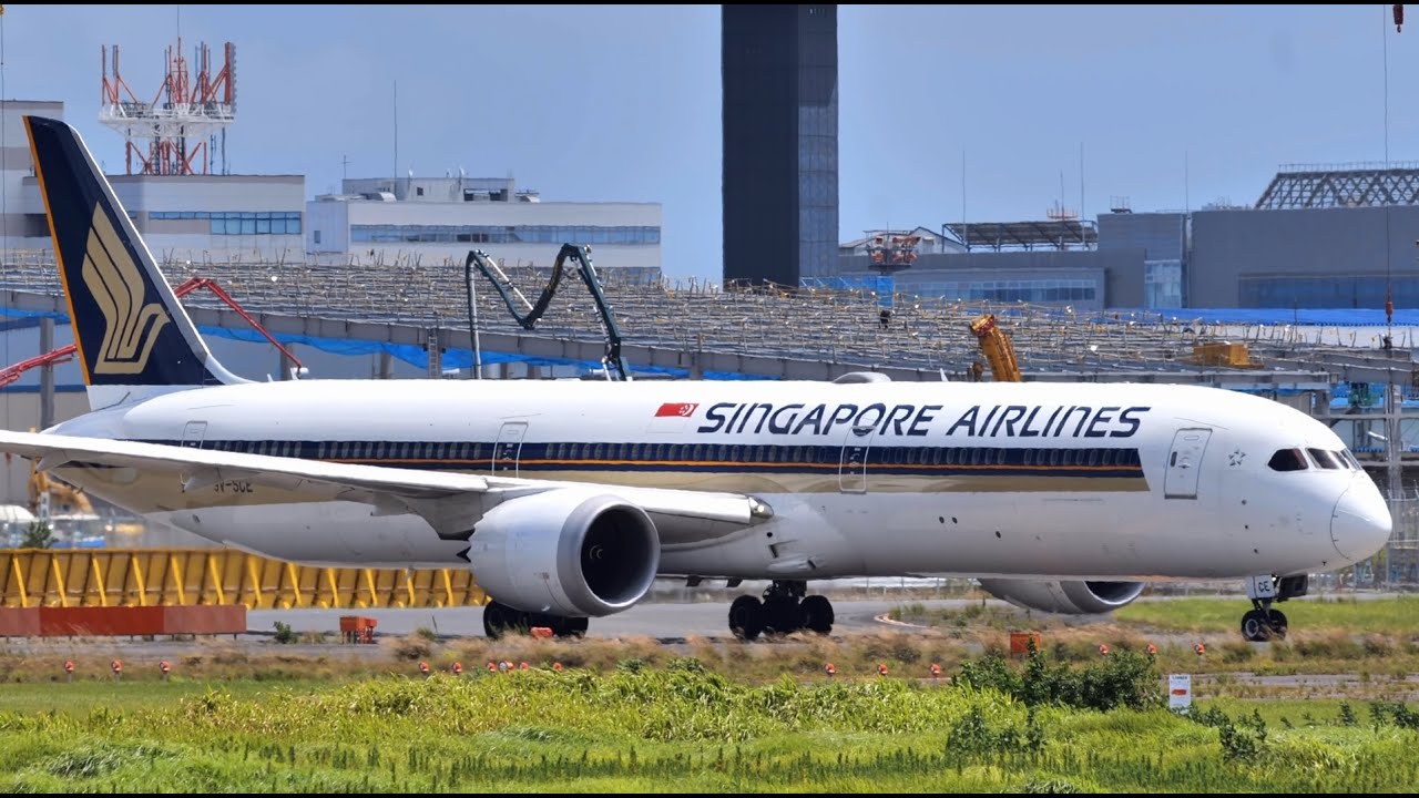 Singapore Airlines Boeing 787-10 9V-SCE Takeoff from Narita