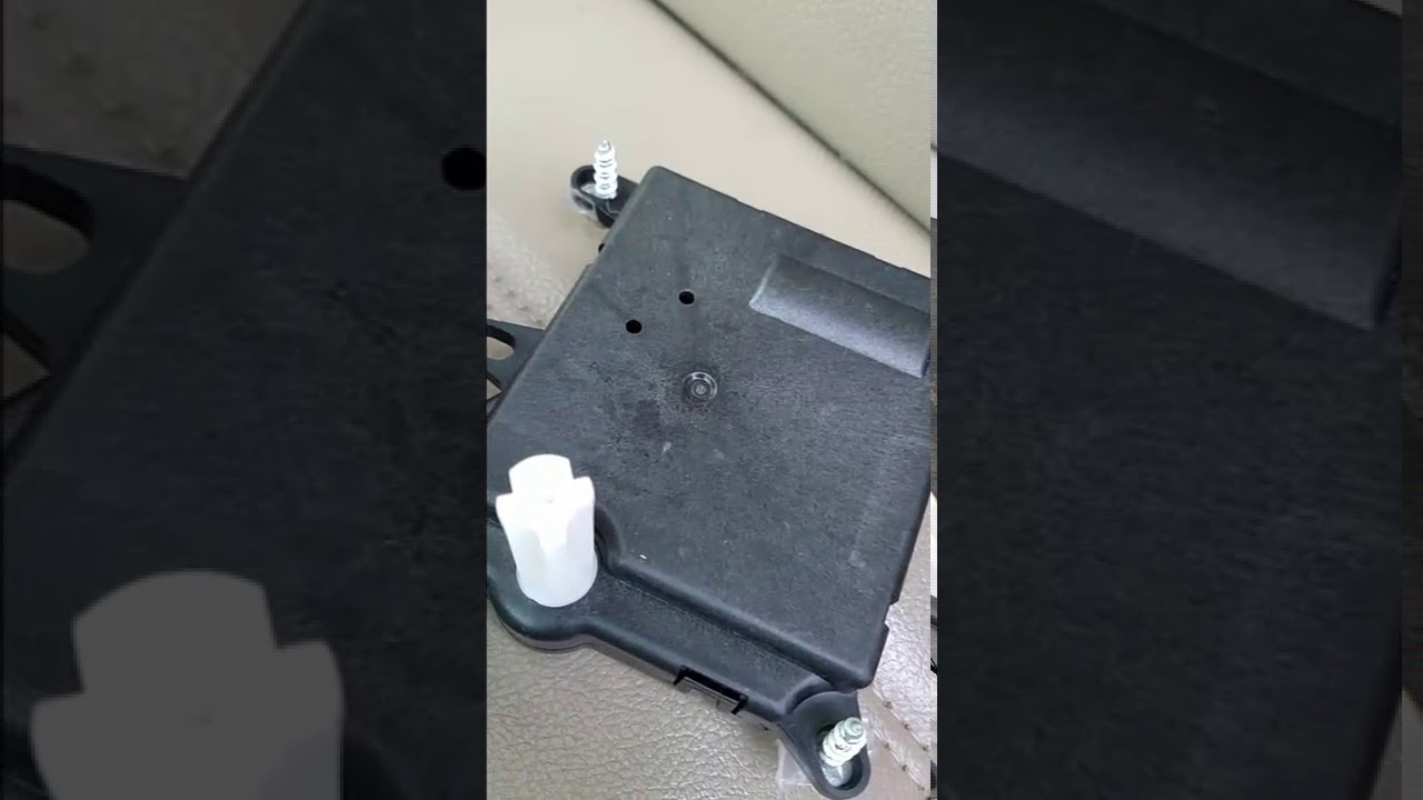 Ford Explorer Blend Door Actuator Installation - YouTube