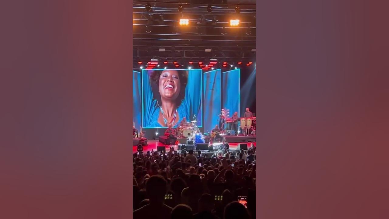 Alcione (show Porto Alegre 2024) .NaoDeixaSambaMorrer. #portoalegre #show #alcione