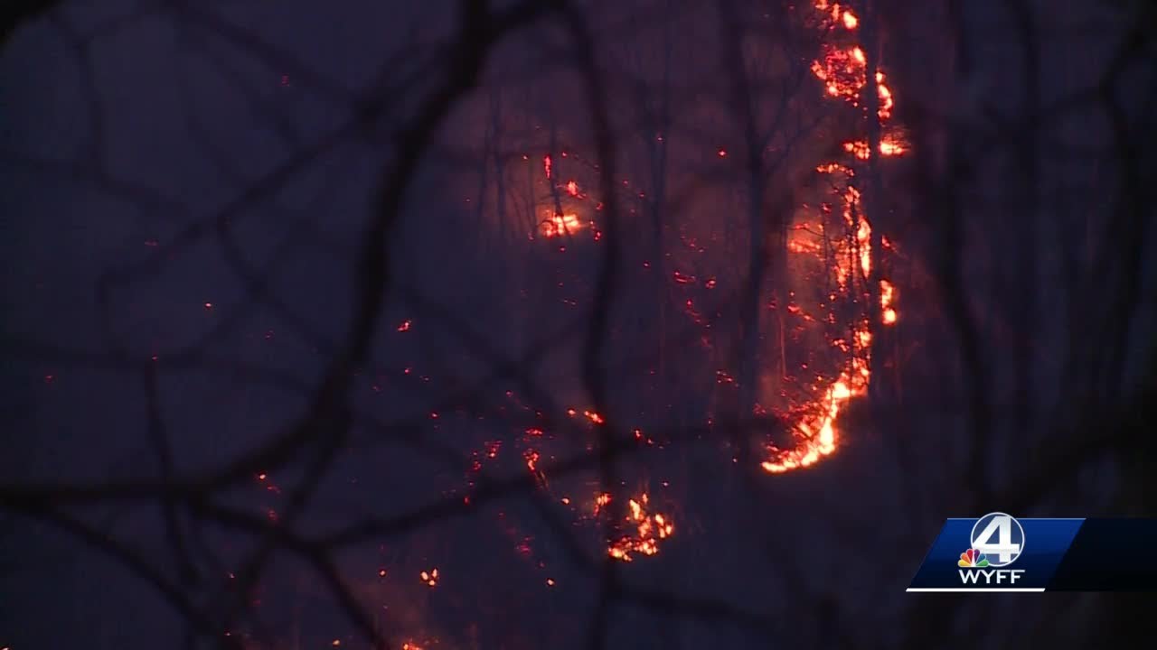 Evacuations expand as brush fire rapidly spreads in Tryon - YouTube