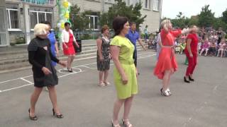 Танец - подарок. Родители на выпускном. Танец - подарок. Родители на выпускном.