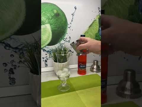 Вкуснейший клюквенный коктейль🍹#коктейль #бармен #барменшоу #алкоблог #алкоголь #бар #клюква