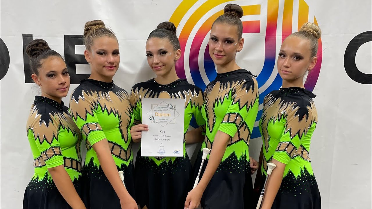Mažoretky KIRA - miniformace juniorky 2022 “THE SPOOK”