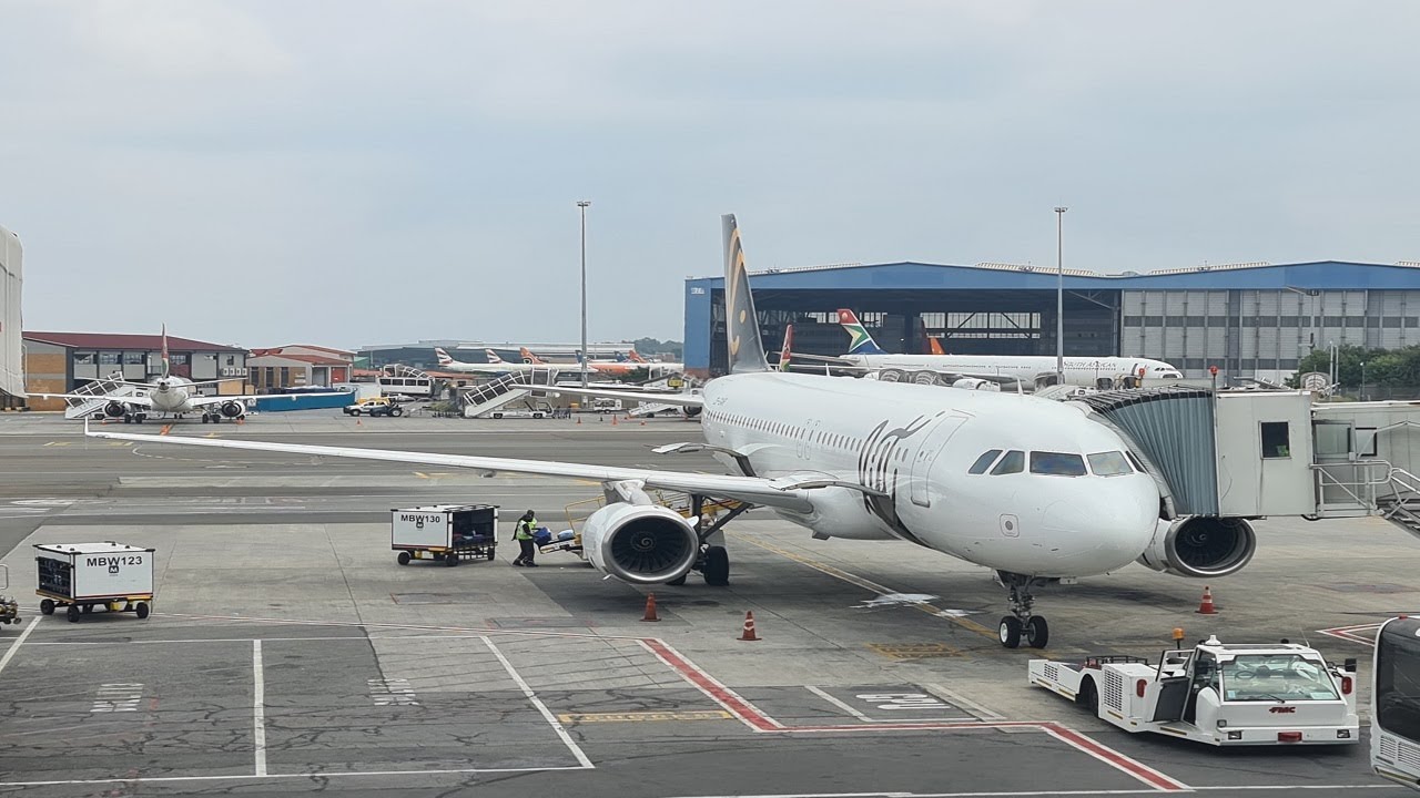 Lift Airlines A320200 Cape Town (CPT) To Johannesburg (JNB) "Full