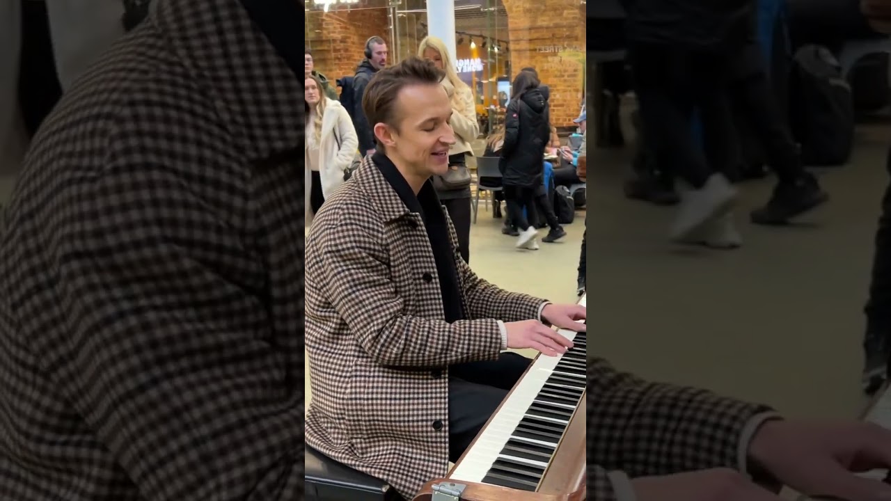 Singing for Strangers | Lay Me Down by Sam Smith at St Pancras