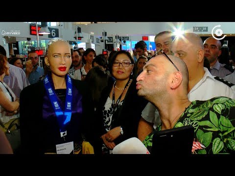 რობერტო მავანი და რობოტი სოფია