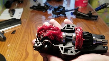 Traxxas Maxx 4S how to assemble the rear differential and the center differential in the bulkhead