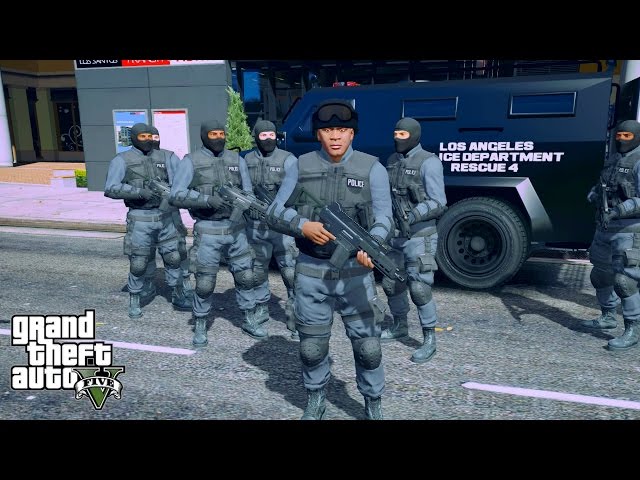 FRANKLIN se UNE al SWAT en GTA 5! 👮🚨 (Mods)