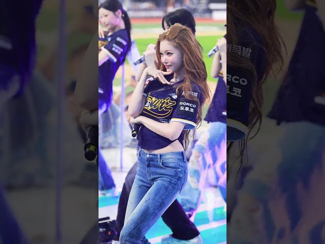 kt위즈 billlie 츠키 - work 3 공연 직캠 #shorts #kt위즈 #billlie #츠키 #직캠 #공연 #work