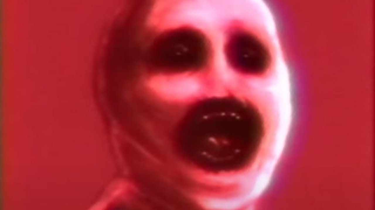 Creepypastas para tener de fondo mientras una loba en el armario, tiene ganas de salir AUUUUU!