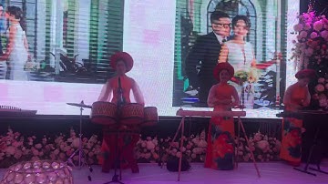 Chiếc khăn piêu ( band nhạc dân tộc nữ )