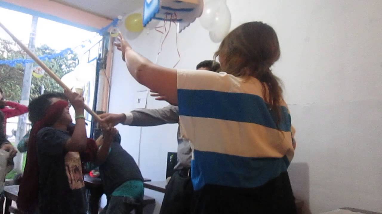 golpe de piñata - YouTube