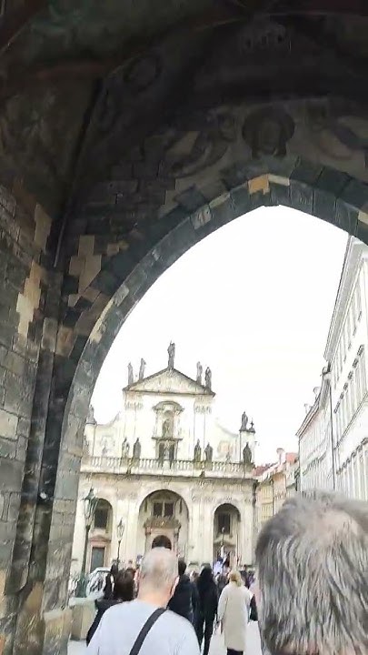 Арка. Карлів міст. - YouTube