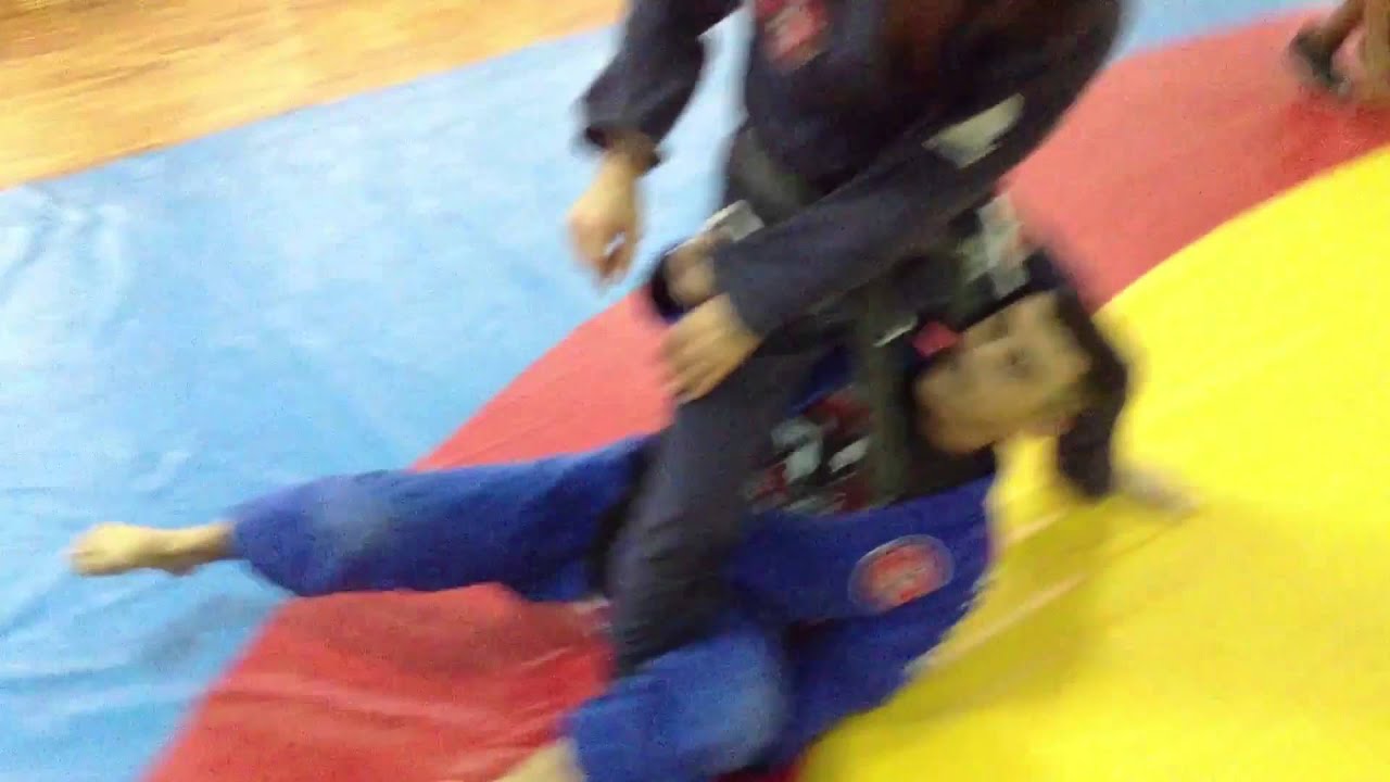 Jiu Jitsu Techniques - Sweep From De La Riva / Knee Bar - YouTube