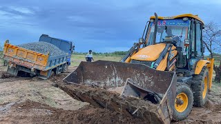 Ecoment 912 Fully Loaded Truck Stuck In Muck Was Deftly Rescued By Jcb 3Dx Owner Driving