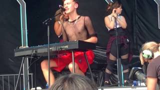 Years and years sing "Eyes Shut" at Lollapalooza 2016