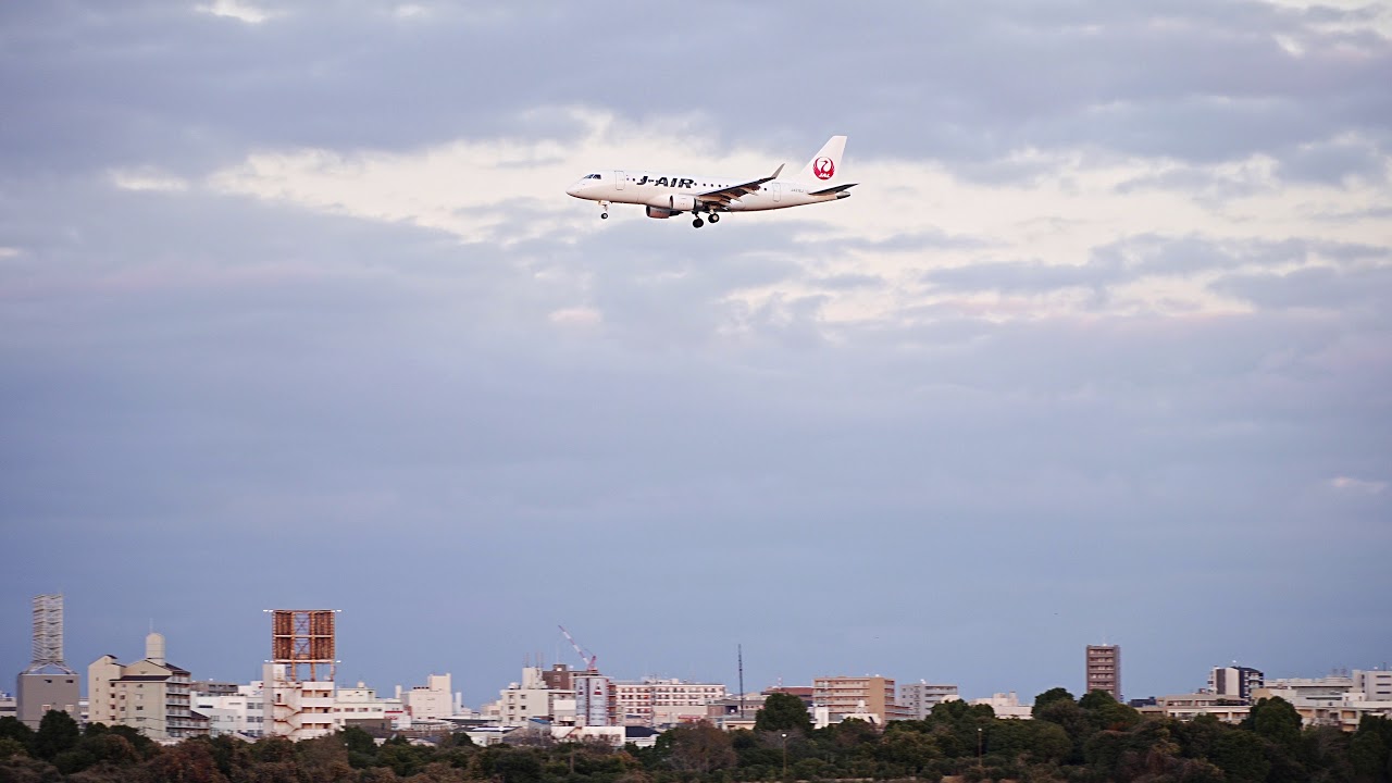 エンブラエル170 (JAL2364/大分発/JA212J) ＠ 伊丹空港 2020-12-26T16:47