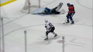 Roberto Luongo's Great Save On Ben Eager Game 2 vs CHI (5/2/2009)