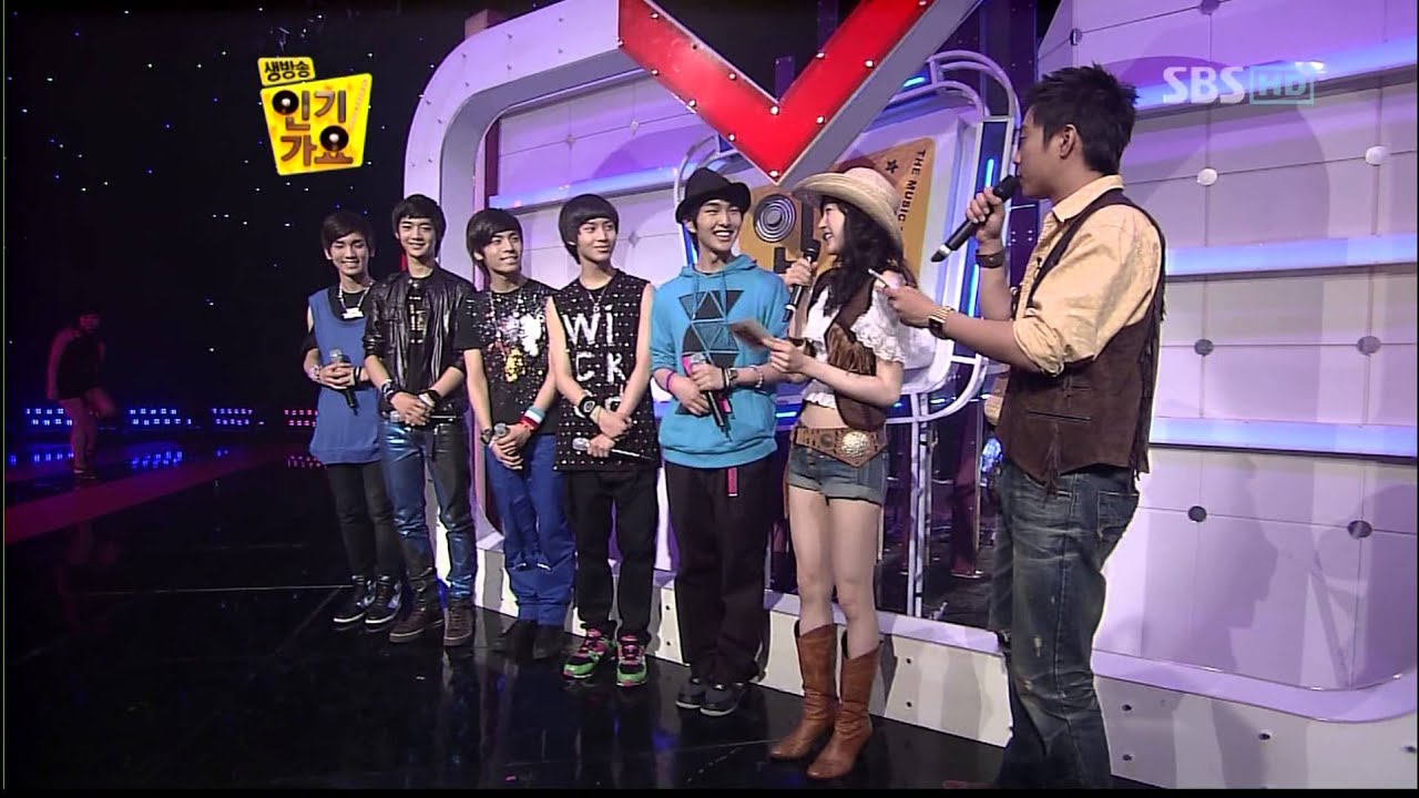 Hasil gambar untuk shinee debut stage