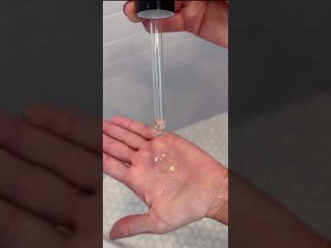 Video: Jak použít jojobový olej k posílení suchých vlasů: 8 kroků (s obrázky)