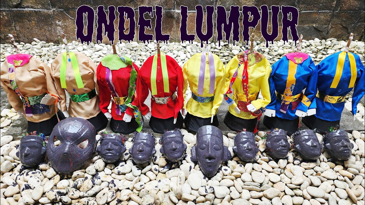 Temukan Membersihkan Lumpur Tanah Hitam Di Kepala Ondel Ondel Brewok, Topeng Ondel Berlumpur 403