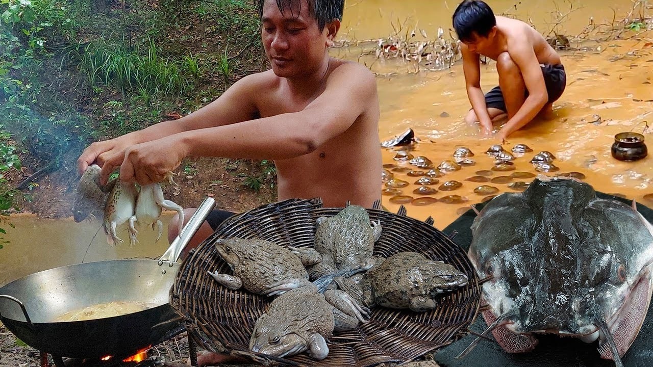 Survival skill in forest  Fishing many frogs for food + 2 videos cooking fish head soup and snails
