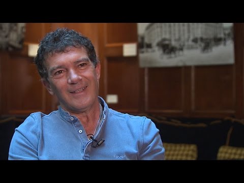 Video: Antonio Banderas Parla Di Moda