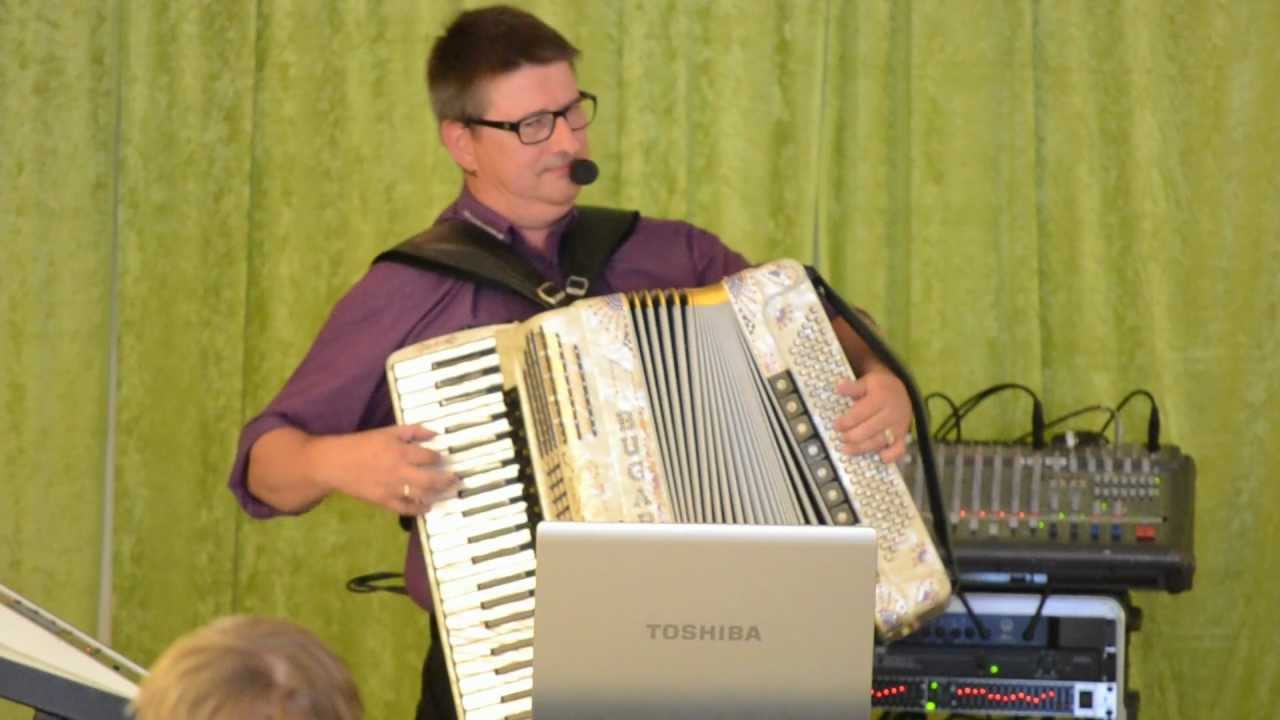 Kim Bernt Jensen - Klovnen med harmonikaen (live)